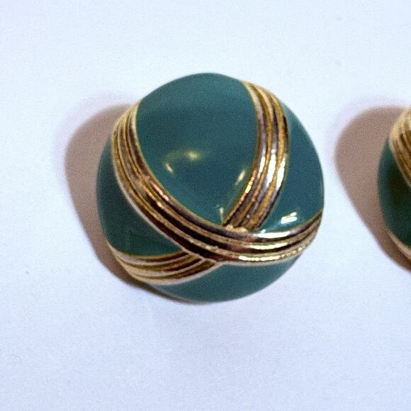 Green Enamel and Gold Tone Vintage Earrings, Round 80s Retro Clip On Statement - Picture 4 of 9